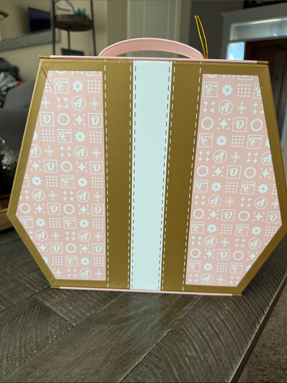 FAO Schwarz Pink & Gold Makeup Surprise 12-Piece Set - Picture 3 of 4